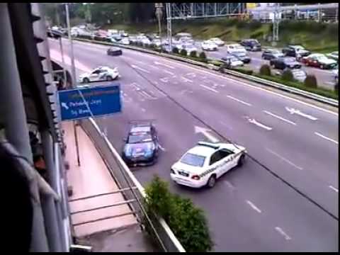 Youtube: 3 police owned by a street racer!