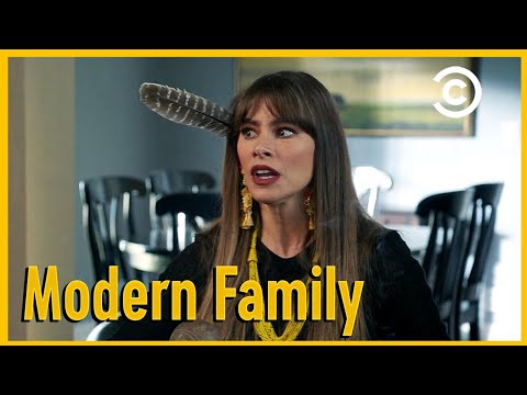 Youtube: Glorias Geisterjagd | Modern Family | Comedy Central Deutschland