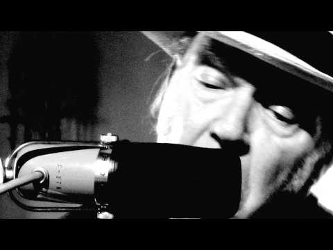 Youtube: Neil Young - Love And War (Video)