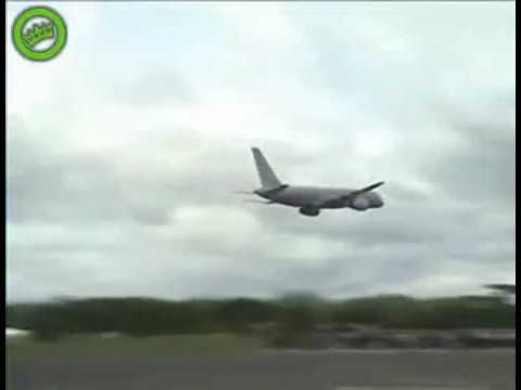 Youtube: 757 High Speed Low Altitude Flyby