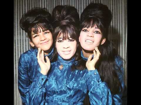 Youtube: The Ronettes - Walking In The Rain - 1964
