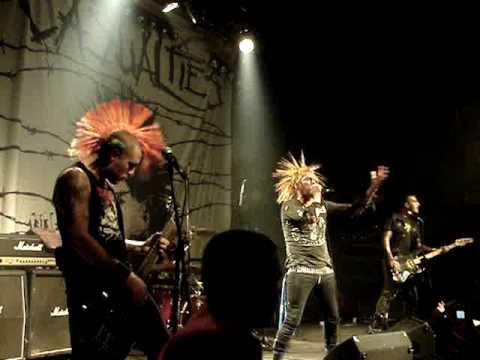 Youtube: THE CASUALTIES - PUNK ROCK LOVE - Gdynia, Poland 14.01.07
