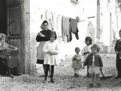 Youtube: 1960 Viaggio di Carlo Levi in Basilicata Foto Mario Carbone
