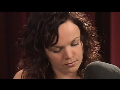 Youtube: Allison Crowe – Hallelujah – live-in-the-studio