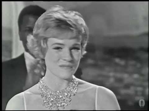 Youtube: Julie Andrews Wins Best Actress | 37th Oscars (1965)