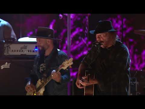 Youtube: Neil Young & Promise of the Real - Heart of Gold (Live at Farm Aid 2018)