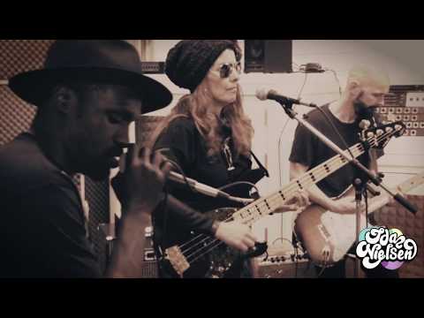 Youtube: Ida Nielsen & the FunkBots Live Medley
