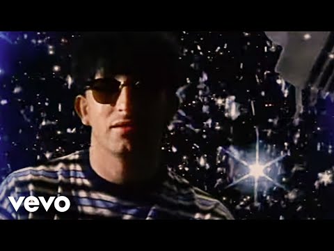 Youtube: The Lightning Seeds - The Life of Riley (Official Video)