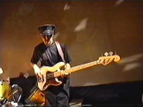 Youtube: Les Claypool - Bass Solo - Tommy the Cat