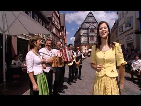 Youtube: Oesch's die Dritten - Volksmusik ist international 2010