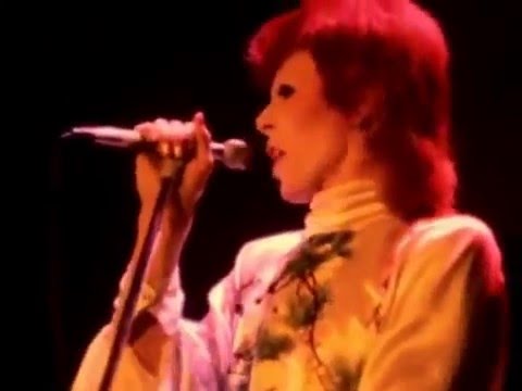 Youtube: David Bowie - Moonage Daydream LIVE 1973