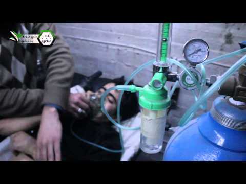 Youtube: دمشق جوبر|| طبيب يتحدث عن حالات الإختناق التي وصلت للمركز الطبي 28-11-2013