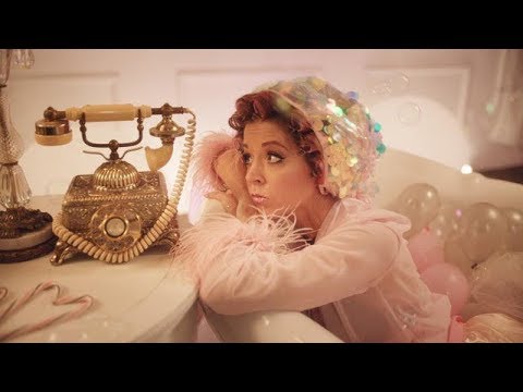 Youtube: Lindsey Stirling - Santa Baby (Official Video)