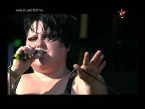 Youtube: The Gossip, Heavy Cross, Main Square Festival, Arras(France), 4 juillet 2009