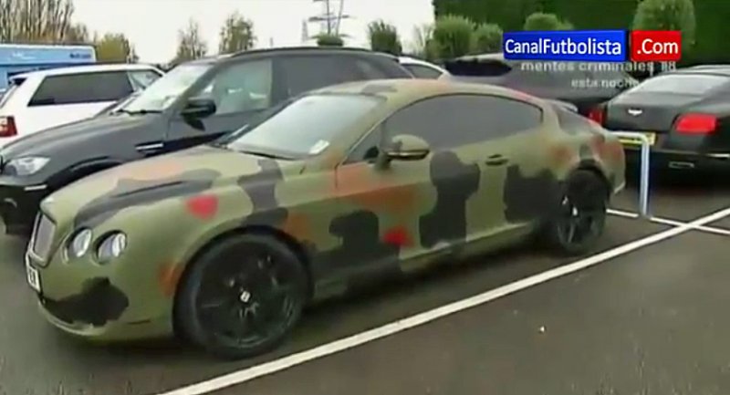 mario-balotelli-camouflage-car